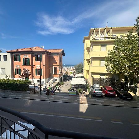 Beach House Fronte Mare Viserba Rimini Exterior foto