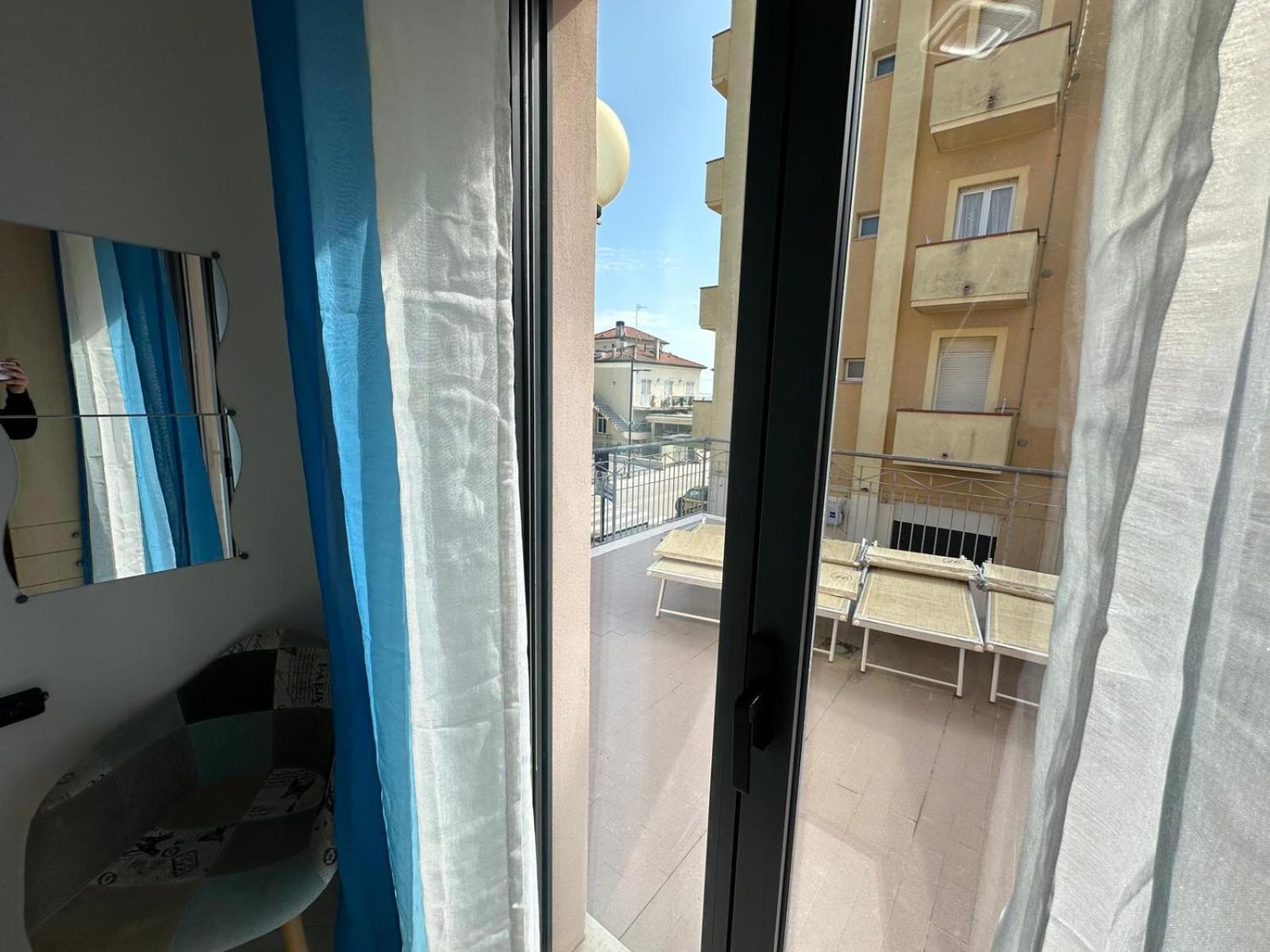 Beach House Fronte Mare Viserba Rimini Exterior foto
