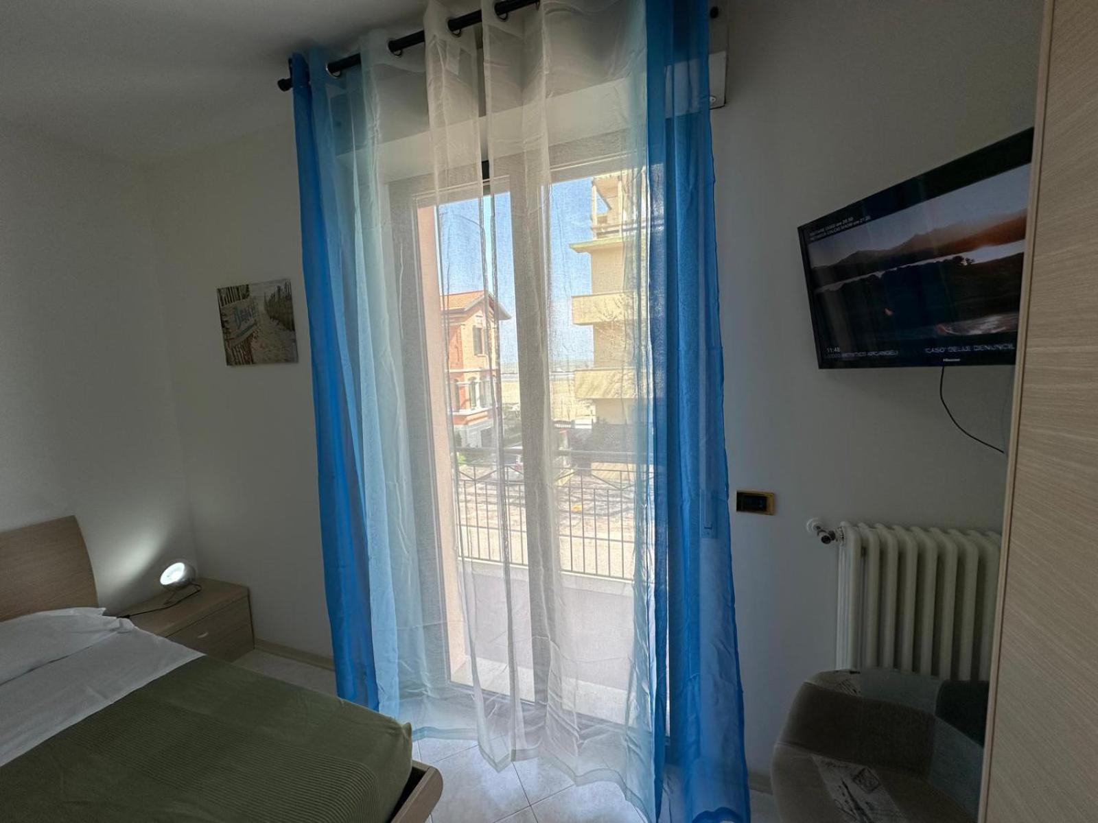 Beach House Fronte Mare Viserba Rimini Exterior foto